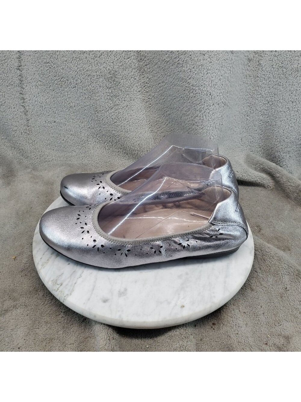 Vionic Shoes Womens Size 8.5 Geneva Metallic Silver Leather Flats *Read*